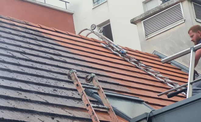 Nettoyage de toiture en tuile à Saint-Ouen, Bagnolet, Brion Couverture